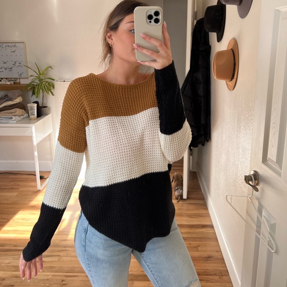 Sweater - S/M - Picture 3 of 4